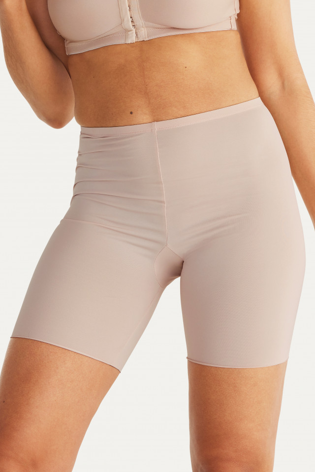 Kelnaitės-formuotojai Essence Long Cool & Dry. Spalva: smėlio