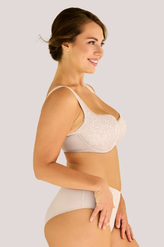 Midwaist briefs Annija. Color: Beige
