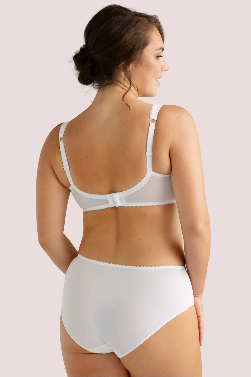 Mid-waist briefs Annija. Color: white