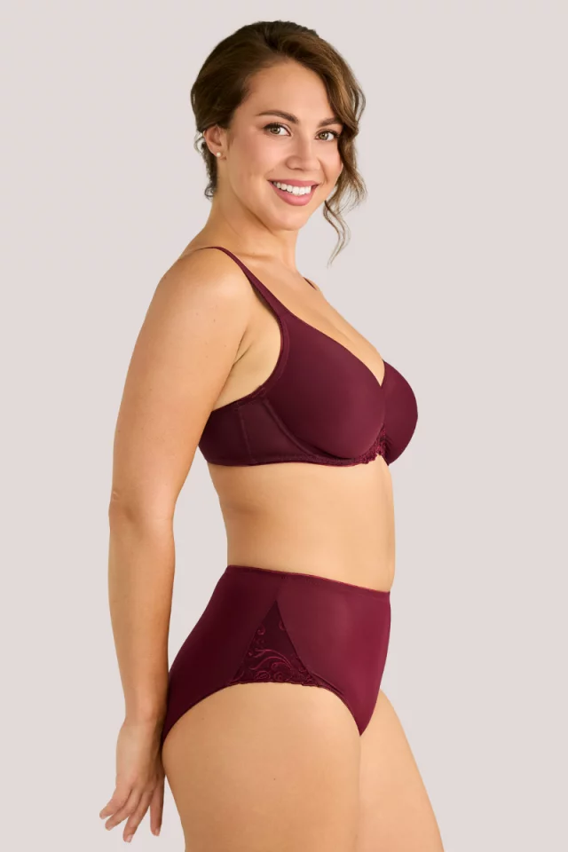 T-shirt liemenėlė Vija. Spalva: bordo