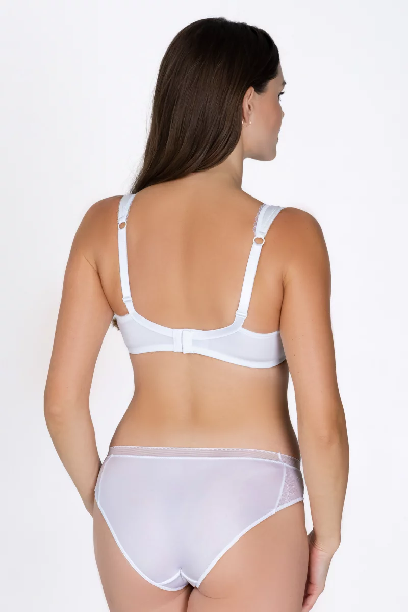 Трусы Laura. Цвет: белый