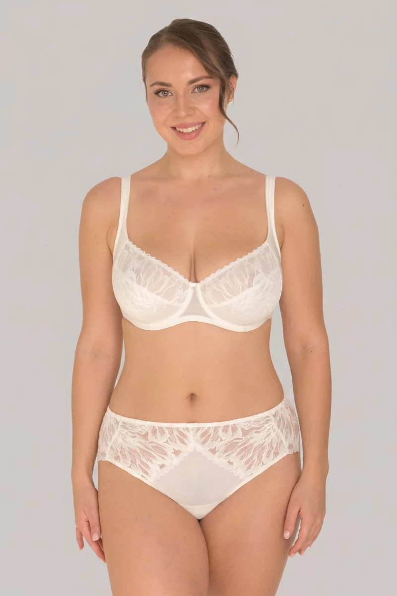 Vidutinio liemens kelnaitės su nėriniais. Spalva: pieno balta