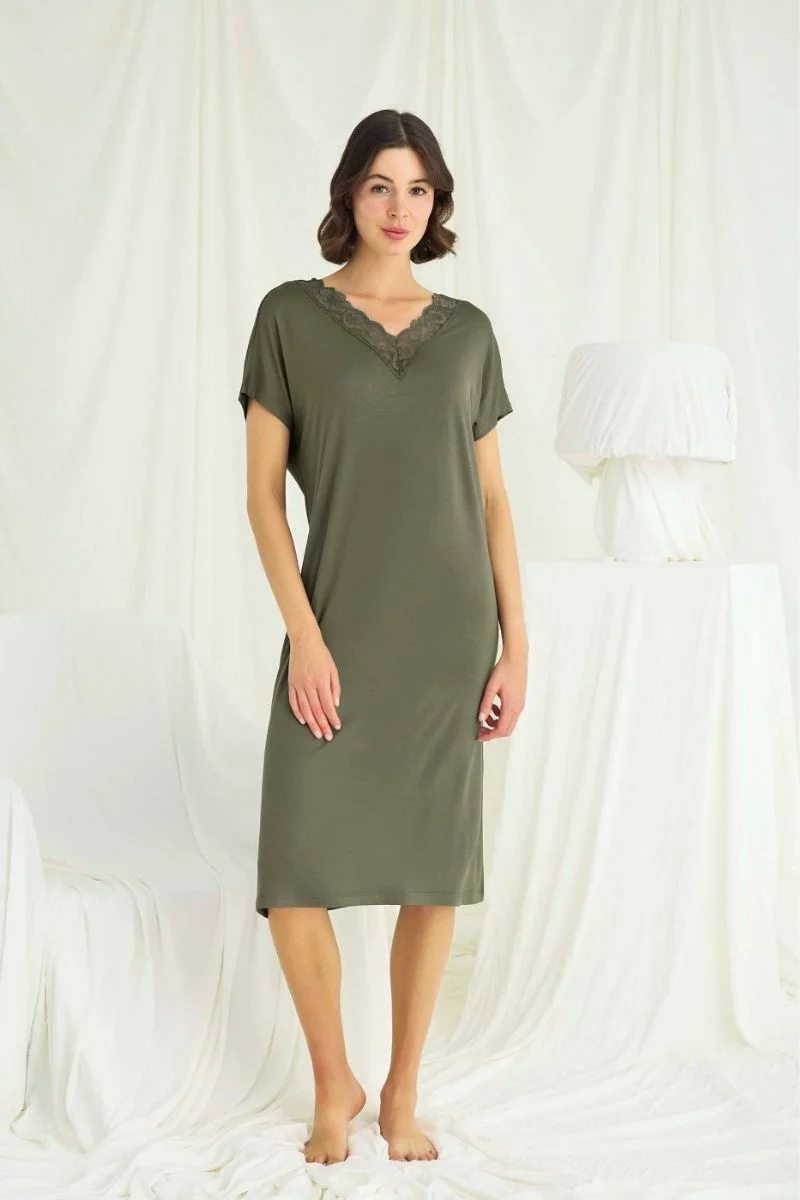 Naktskrekls Monamise. Krāsa: zaļa