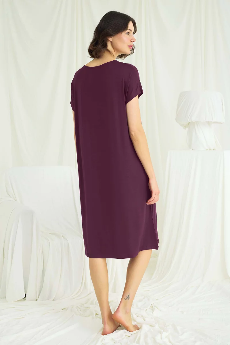 Naktiniai marškiniai Monamise. Spalva: bordo