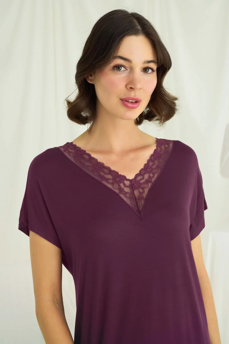 Naktiniai marškiniai Monamise. Spalva: bordo