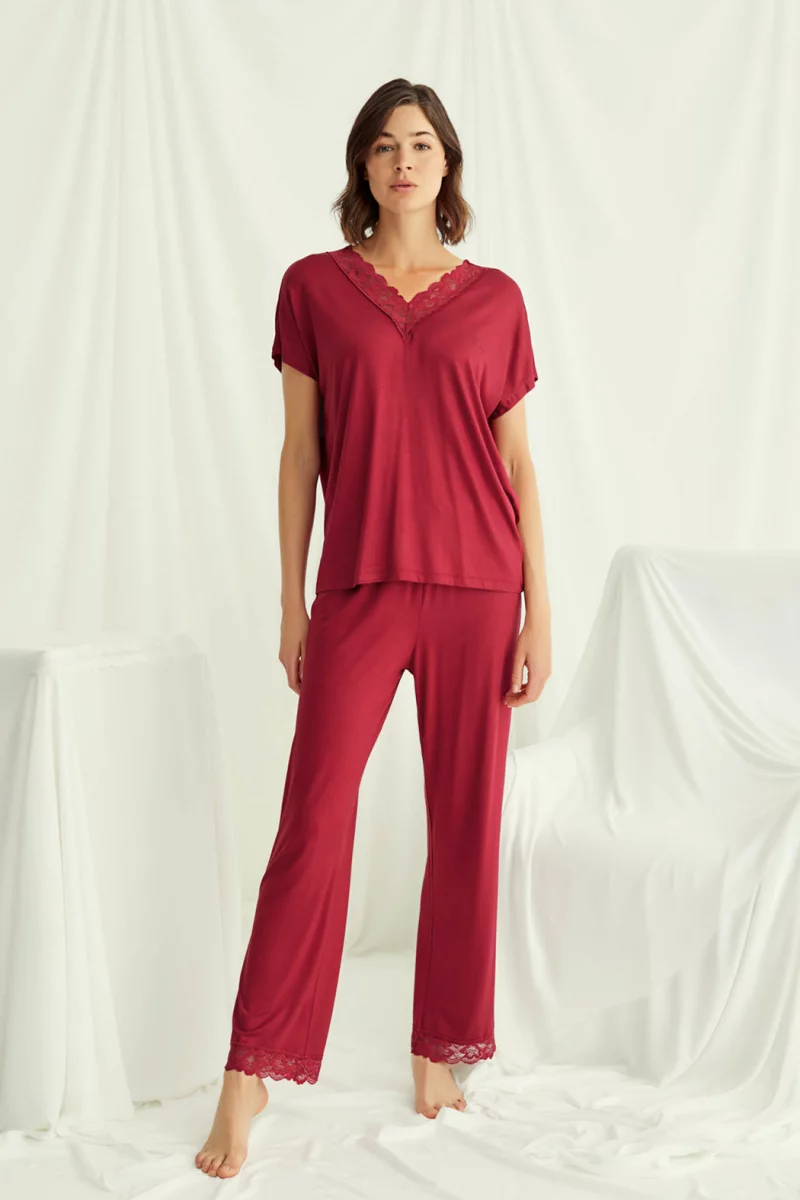 Pajama Monamise. Color: dark red