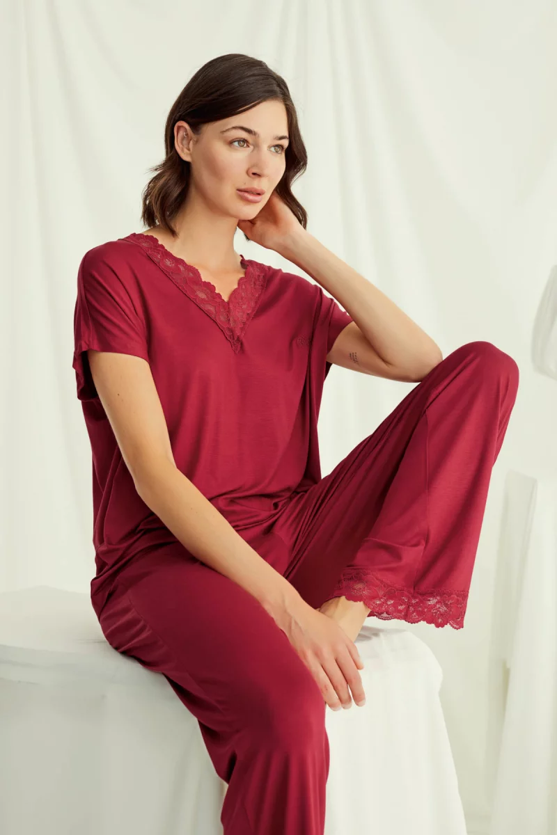 Pajama Monamise. Color: dark red