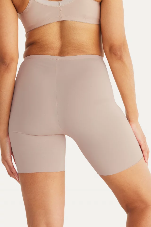 Knee length pants Essence Long panties Cool & Dry. Color: beige
