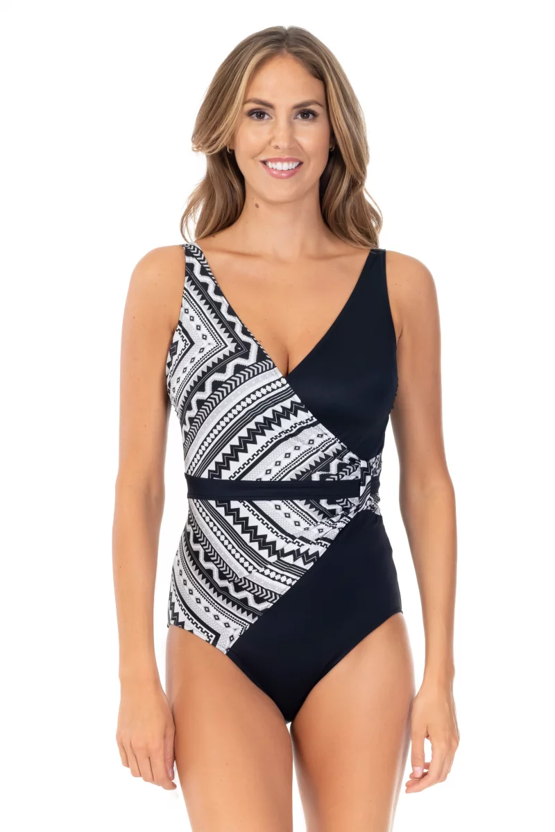 Swimsuit Gia. Color: black Swimsuit Gia. Color: black
